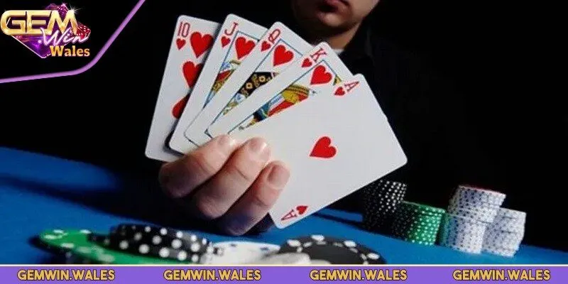 Vòng đánh sẽ tiếp tục cho đến khi có một người hạ hết bài